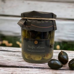 Stenfri grnne og sorte oliven