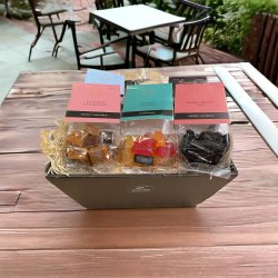 Gavekurv - Blandet slik og chokolade til den sde tand