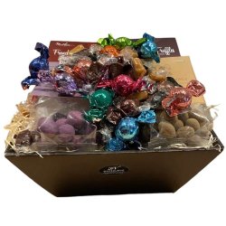 Gavekurv med chokoladetr�fler, twisters, karameller og lakrids 