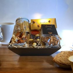 Gavekurv - Kaffe, mandler og sde sager