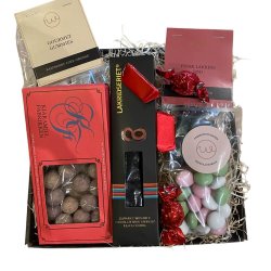 Gavekurv med karameller og chokolade til hende eller ham