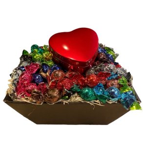 Gavekurv med chokoladetwisters og hjerte