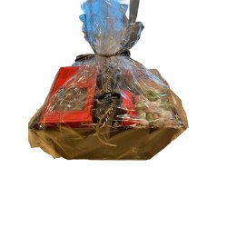 Gavekurv med karameller og chokolade til hende eller ham