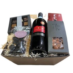 Gavekurv med vin og hndlavet chokolade by PR Chokolade