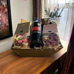 Gavekurv med Italiensk vin, karamel og Bagsvrd lakrids