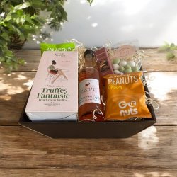 Eksklusiv gavekurv med ros�vin, delikate snacks og chokolade