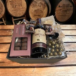 Gavekurv med Abuelo rom, karameller og chokolade