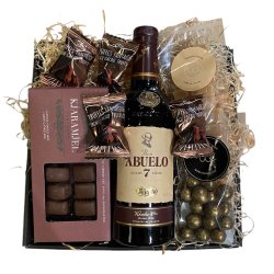 Gavekurv med Abuelo rom, karameller og chokolade