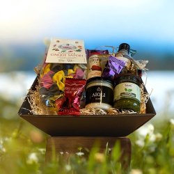 Gavekurv med pasta og lkre delikatesser