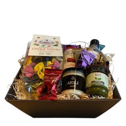 Gavekurv med pasta og lkre delikatesser