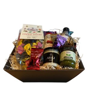 Gavekurv med pasta og lkre delikatesser