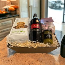 Gavekurv med rdvin og cantucci