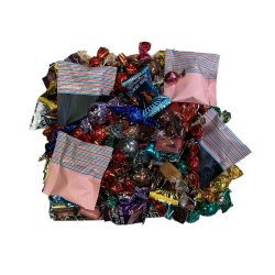 Gavekurv med flowpakket slikmix og chokolade