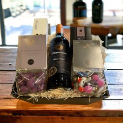 Gavekurv med vin, lakrids og sprde lkkerier