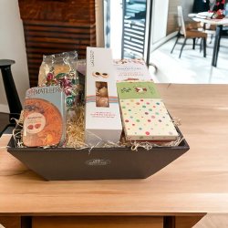 Gavekurv - Praktikanten Pernilles med chokolade