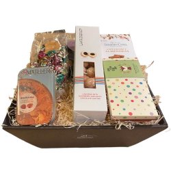 Gavekurv - Praktikanten Pernilles med chokolade