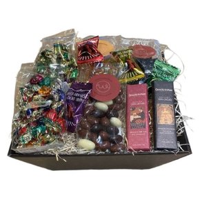 Gavekurv - Venlig hilsen fyldt med slik til ham eller hende