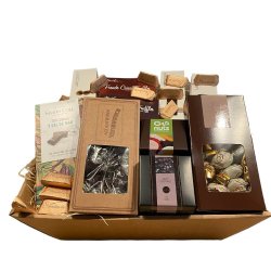 Gavekurv - Stor med chokolade og slik - delegave