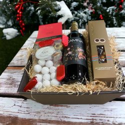 Jule gavekurv med vin og snowballs