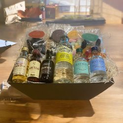 Gavekurv med mini spiritus og slik