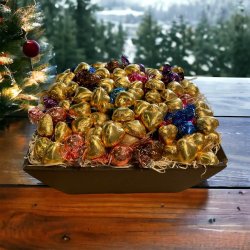 Julegavekurv med guldhjerter og chokoladetwisters