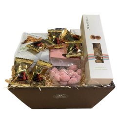 Gavekurv med chokolade trfler og frugtbolsjer-Perfekt kontorgave