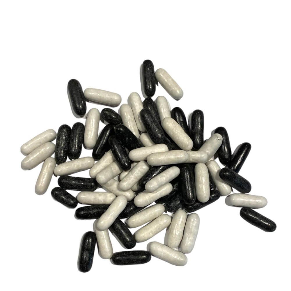 Black 'n' White lakrids i pose