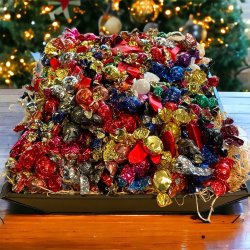 Luksus dele gavekurv med chokolade, bolsjer og nougat