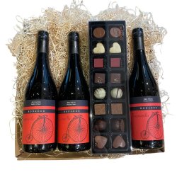 Stor gavekurv med Spansk vin og fyldte chokolader