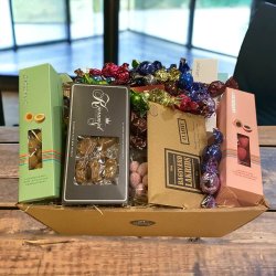 Gavekurv - Delegave med slik, karameller og chokolade