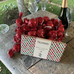  TILLYKKE Gavepakke � R�dt Tema med Chokoladekugler &amp; Cocoture