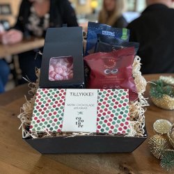 Sig tillykke gavekurv - Lille kurv med chokolade