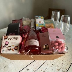 Gavekurv med Alkoholfri Mousserende Bobler � Festlig og eksklusiv sommerkurv