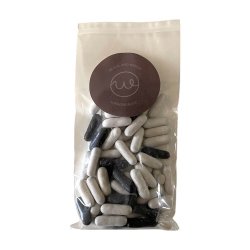 Lakrids - Black 'n' White lakrids i pose