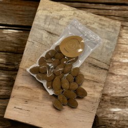 Chokoladelakrids mandler i fladpose