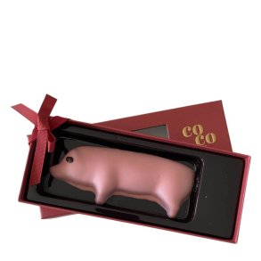 Marcipangris med pink chokolade og hindbrsmag