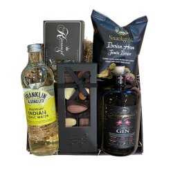 Danish Navy gin gavekurv med chokolade og chips