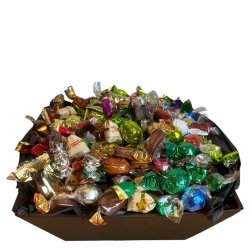 Gavekurv med luksuschokoladekugler og gourmetkarameller: Overd�dig og pr�sentabel delekurv i cellofan, sp�kket med rige konfekture�sker fra Cocoture, bl�de toffee-stykker og mundret luksus slik.