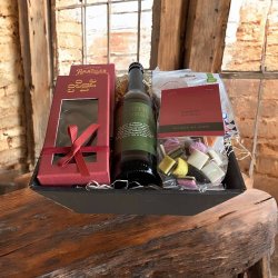 Gavekurv med l, Chokoladehjerter og Lakridskonfekt  Den Perfekte Forklelsesgave