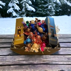 Gavekurv med guldlakridser og chokolade