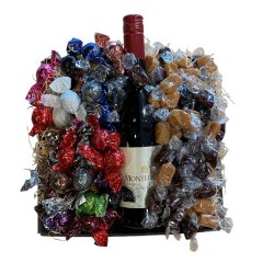 Gavekurv med mousserende r�dvin, chokolade og karameller