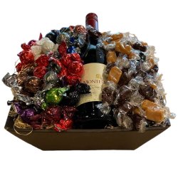 Gavekurv med mousserende r�dvin, chokolade og karameller