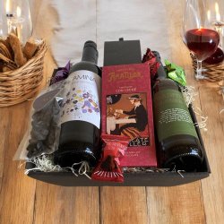 Eksklusiv gavekurv med dansk l, spansk vin og chokolade