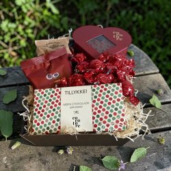 Lille r�d TILLYKKE gavekurv med Cocoture chokolade