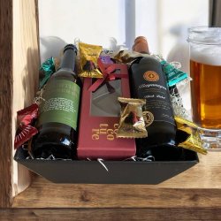 Gavekurv med dansk l, italiensk vin og luksus chokolade