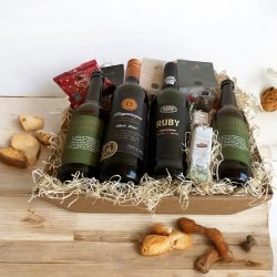 Luksus portvins gavekurv med l, vin og sde lkkerier