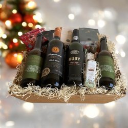 Luksus portvins gavekurv med l, vin og sde lkkerier