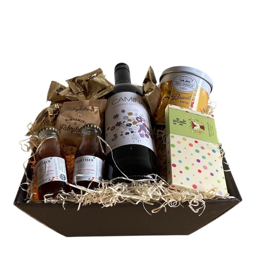 Gavekurv med vin og dessertvin i miniflasker