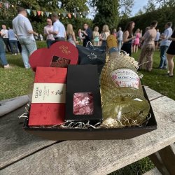 Gavekurv med Asti, Cocoture chokolade &amp; l�kre vingummier
