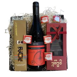 Jule gavekurv med spansk vin og marcipan juletr